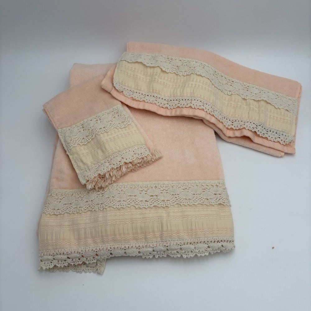Vintage 1970's Avanti Grand Prix Towel Set Pink Crotchet & Lace Trim 3 Piece